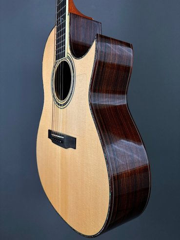 Larrivée Model C-10