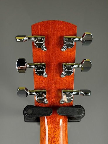 Larrivée Model C-10