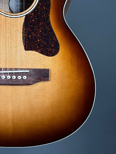 Art & Lutherie Roadhouse Lightburst GT EQ Chitarra Folk Elettrificata