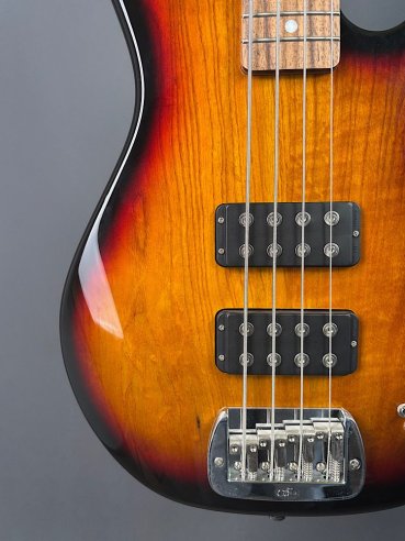 G&L L2000 Tribute Rosewood Fingerboard 3 Color Sunburst 4 Corde