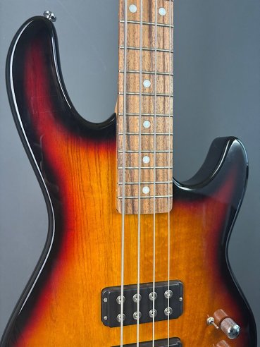 G&L L2000 Tribute Rosewood Fingerboard 3 Color Sunburst 4 Corde