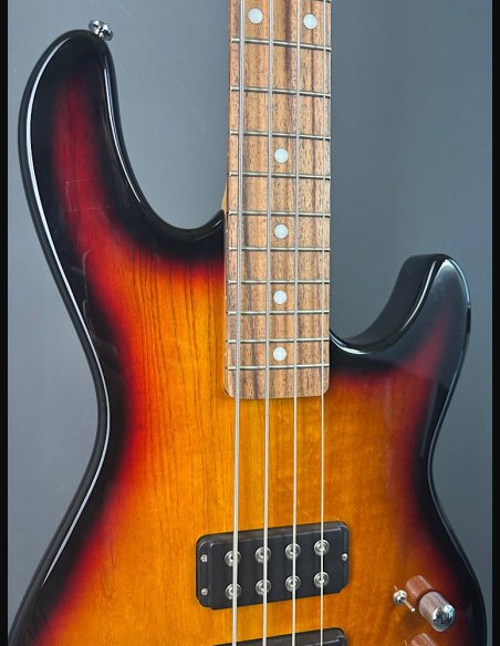 G&L L2000 Tribute Rosewood Fingerboard 3 Color Sunburst 4 Corde