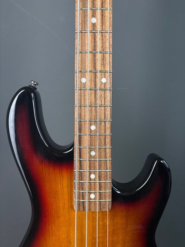 G&L L2000 Tribute Rosewood Fingerboard 3 Color Sunburst 4 Corde