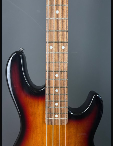 G&L L2000 Tribute Rosewood Fingerboard 3 Color Sunburst 4 Corde