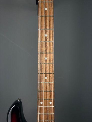 G&L L2000 Tribute Rosewood Fingerboard 3 Color Sunburst 4 Corde