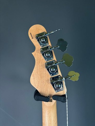 G&L L2000 Tribute Rosewood Fingerboard 3 Color Sunburst 4 Corde