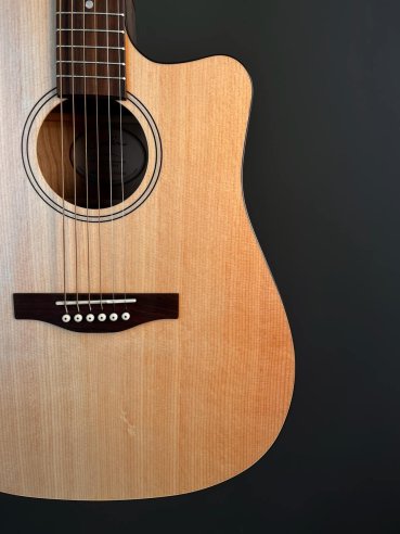 Godin Metropolis CW Natural EQ