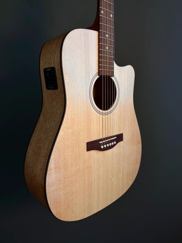 Godin Metropolis CW Natural EQ