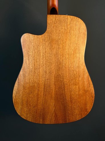 Godin Metropolis CW Natural EQ