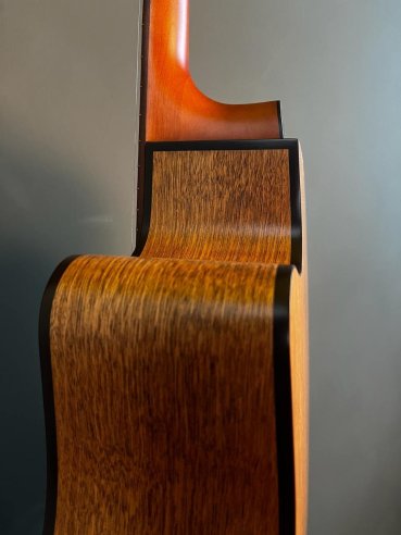 Godin Metropolis CW Natural EQ