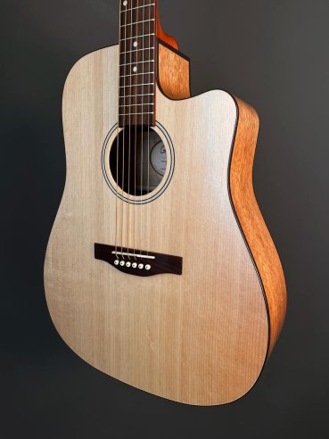 Godin Metropolis CW Natural EQ