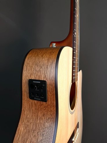 Godin Metropolis CW Natural EQ