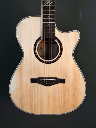 Eko TRI A300 CE Cutaway Chitarra Folk Elettrificata