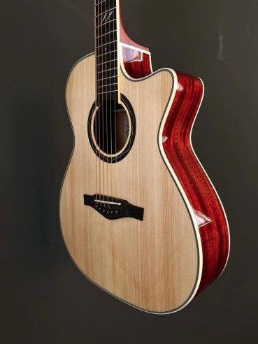 Eko TRI A300 CE Cutaway Chitarra Folk Elettrificata