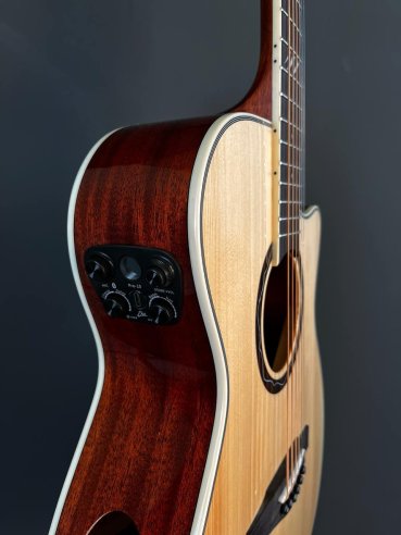 Eko TRI A300 CE Cutaway Chitarra Folk Elettrificata