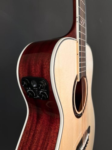 Eko TRI A300 E Cutaway Chitarra Folk Elettrificata