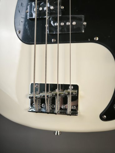 Eko PB-400 Vintage White Basso Elettrico