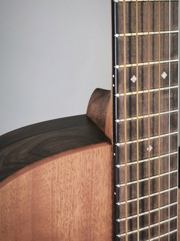 Martin OMC-X2E Ziricote Remastered