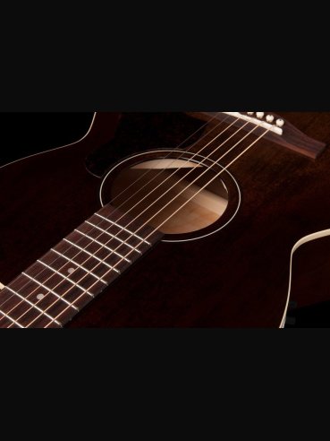 Art & Lutherie Legacy CW Concert Hall Bourbon Burst Qit Chitarra Folk Elettrificata