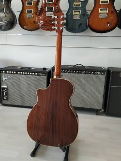 Larrivee OM09 Cutaway Rosewood 2