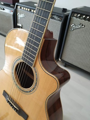 Larrivee OM09 Cutaway Rosewood