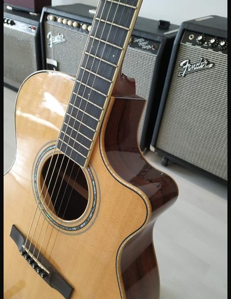 Larrivee OM09 Cutaway Rosewood
