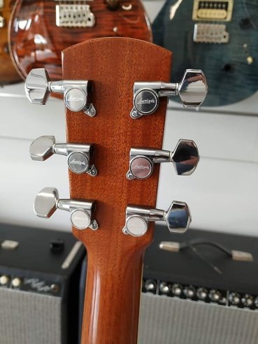 Larrivee OM09 Cutaway Rosewood