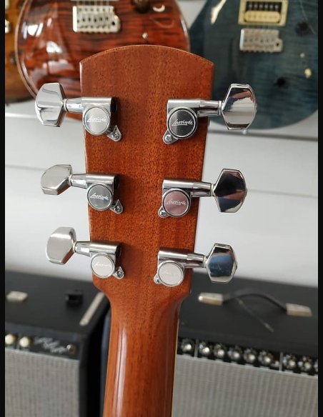 Larrivee OM09 Cutaway Rosewood