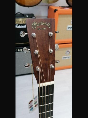 Martin D-18E Folk Elettrificata + Astuccio