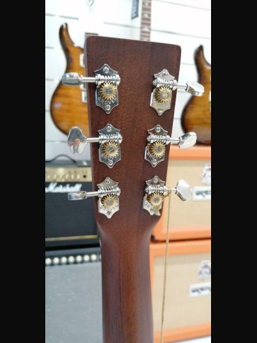 Martin D-18E Folk Elettrificata + Astuccio