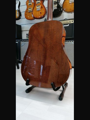 Martin D-18E Folk Elettrificata + Astuccio