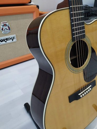 Martin OMC-28E Folk Elettricata