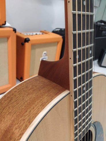 Larriveè L-03E Chitarra Folk Elettrificata