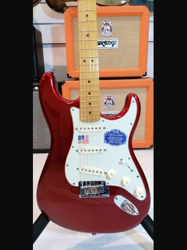Fender American Deluxe Stratocaster V Neck Maple Fingerboard Candy Apple Red