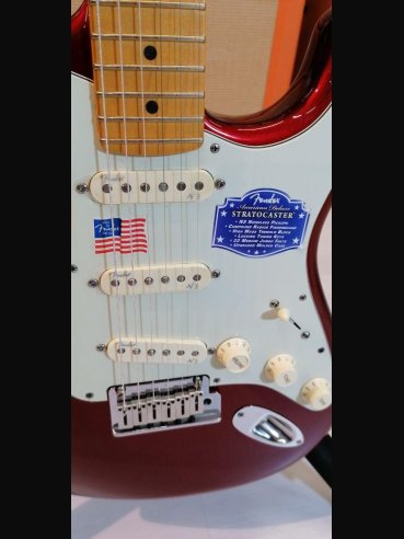 Fender American Deluxe Stratocaster V Neck Maple Fingerboard Candy Apple Red