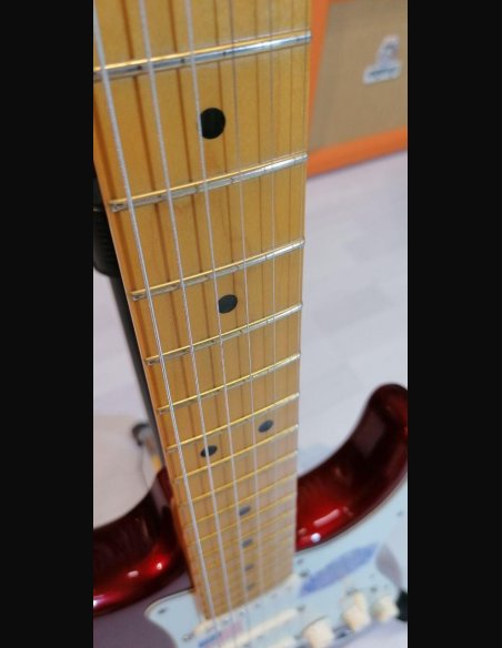 Fender American Deluxe Stratocaster V Neck Maple Fingerboard Candy Apple Red