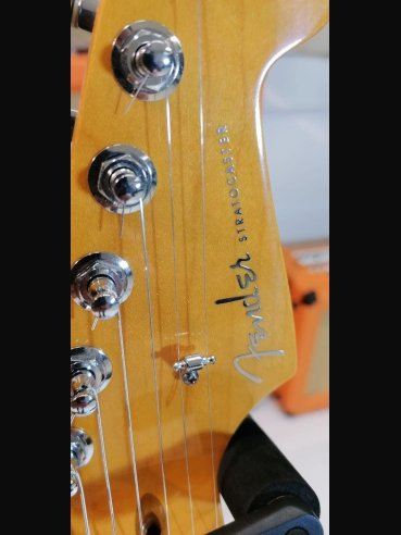 Fender American Deluxe Stratocaster V Neck Maple Fingerboard Candy Apple Red