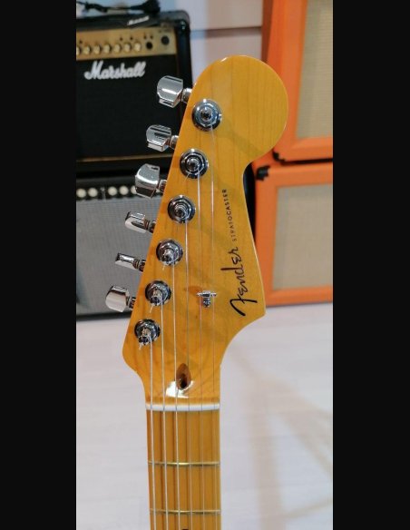 Fender American Deluxe Stratocaster V Neck Maple Fingerboard Candy Apple Red