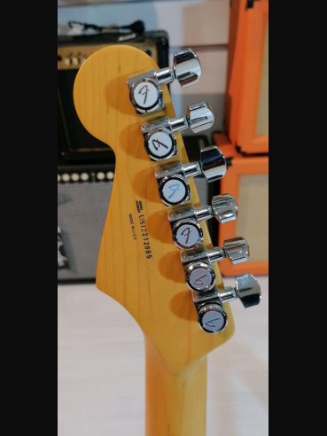 Fender American Deluxe Stratocaster V Neck Maple Fingerboard Candy Apple Red