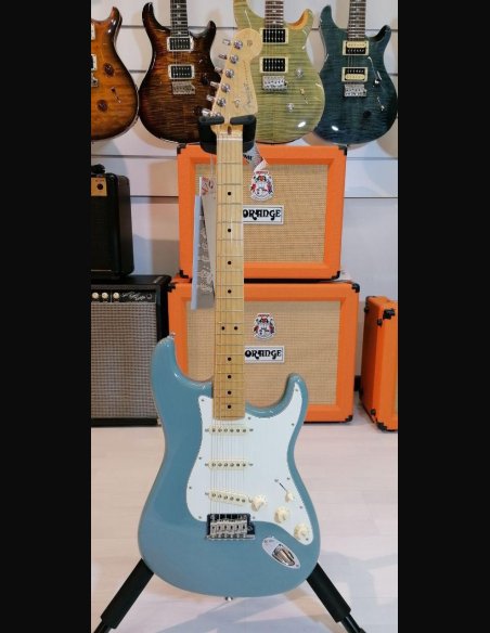 Fender American Professional Stratocaster Maple Fingerboard Sonic Grey