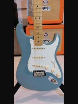 Fender American Professional Stratocaster Maple Fingerboard Sonic Grey 2