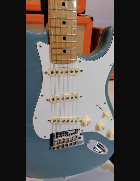 Fender American Professional Stratocaster Maple Fingerboard Sonic Grey