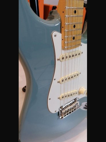 Fender American Professional Stratocaster Maple Fingerboard Sonic Grey