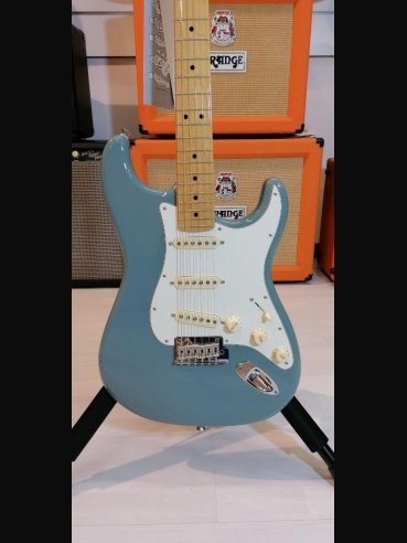 Fender American Professional Stratocaster Maple Fingerboard Sonic Grey