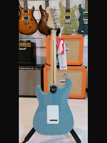 Fender American Professional Stratocaster Maple Fingerboard Sonic Grey