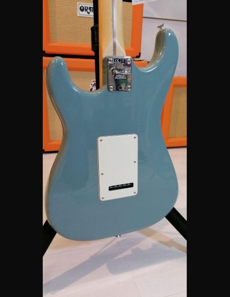 Fender American Professional Stratocaster Maple Fingerboard Sonic Grey