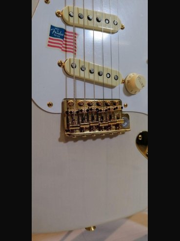 Fender American Vintage '57 Commemorative Stratocaster Maple Fingerboard