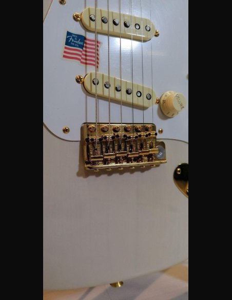 Fender American Vintage '57 Commemorative Stratocaster Maple Fingerboard