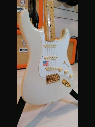 Fender American Vintage '57 Commemorative Stratocaster Maple Fingerboard