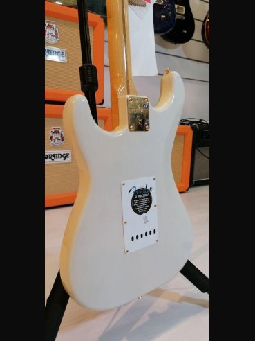 Fender American Vintage '57 Commemorative Stratocaster Maple Fingerboard